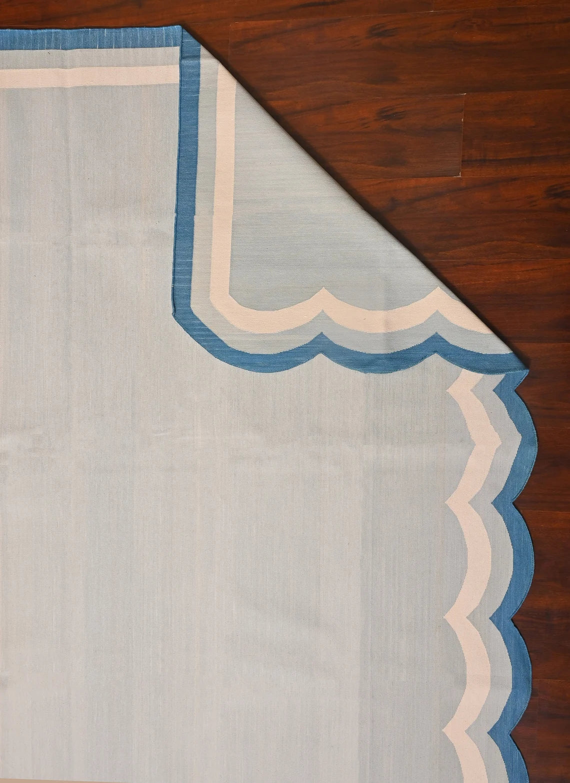 Scalloped Flatweave Dhurrie Rug
