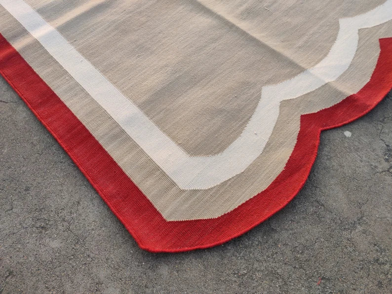 Scalloped Flatweave Dhurrie Rug