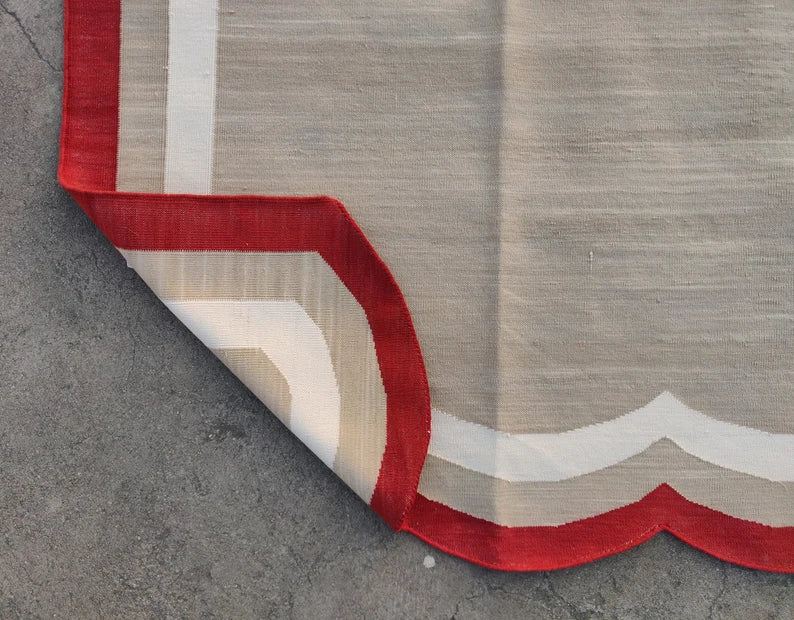 Scalloped Flatweave Dhurrie Rug