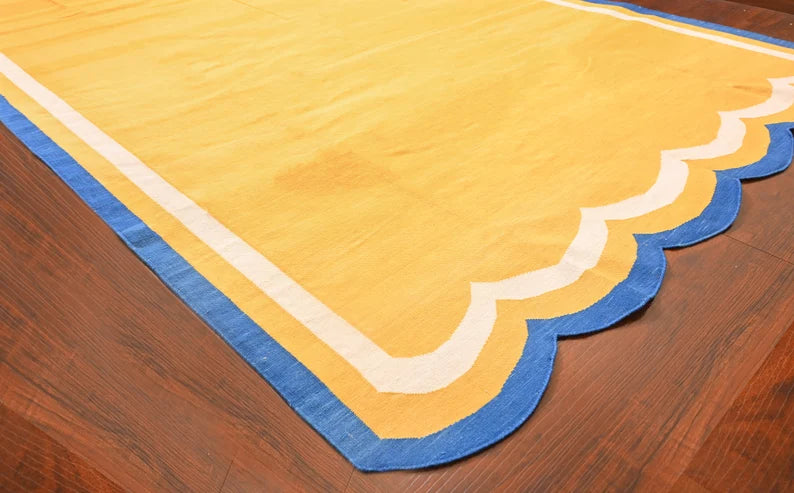 Scalloped Flatweave Dhurrie Rug